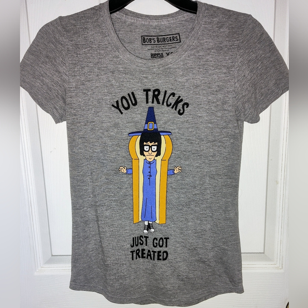 Bob's Burgers Halloween Graphic Tina Belcher Women's Size XS Tee EUC